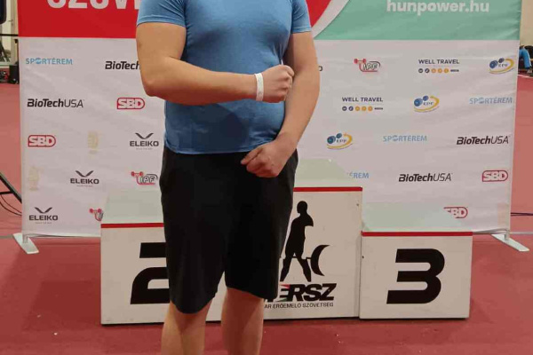 KÓSOS SIKER A FEKVENYOMÓ DIÁKOLIMPIÁN